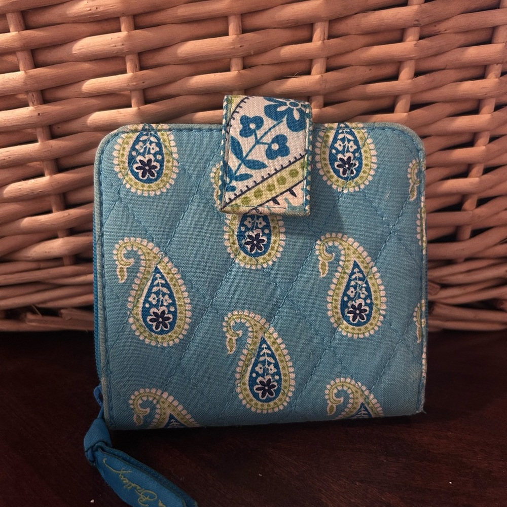 ★ Vera Bradley Blue Paisley Quilted Wallet Wristlet Organizer - Picture 3 of 10